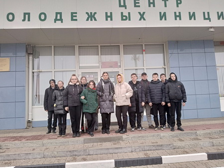 Учащиеся школы посетили кинотеатр «Космос».